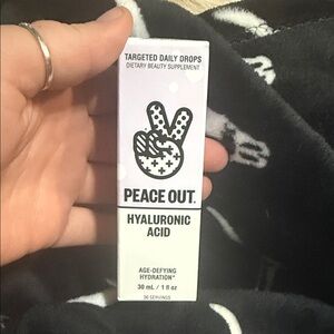 Peace Out Hyaluronic Acid Serum - White